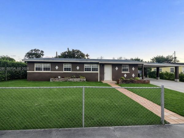 3930 NW 185th St , Miami Gardens, FL 33055