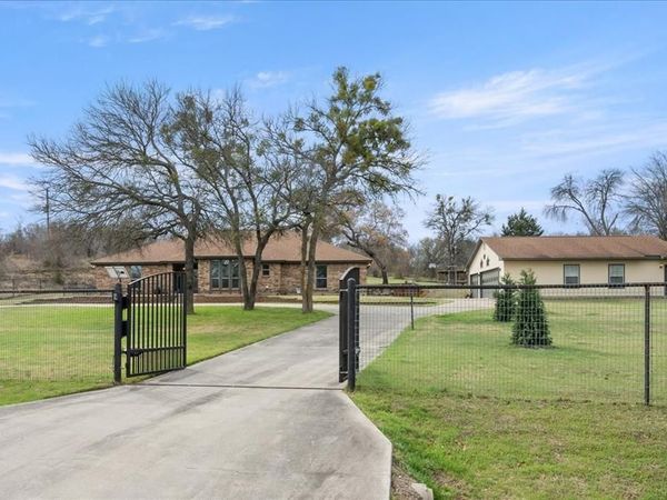 1508 Canyon Creek Drive W, Azle, TX 76020