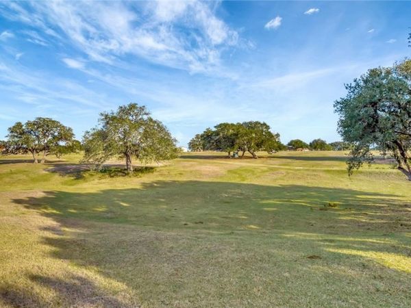 000 County Road 1 , Hallettsville, TX 77964