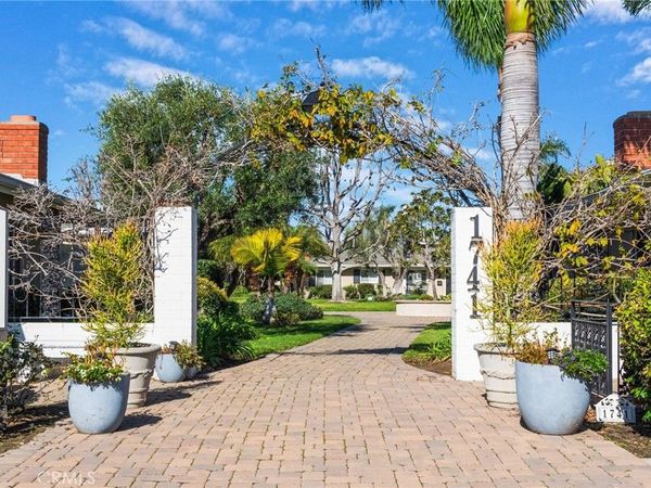 1741 Tustin Avenue, Unit 5C, Costa Mesa, CA 92627