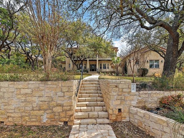 22 Hedgebrook WAY, The Hills, TX 78738