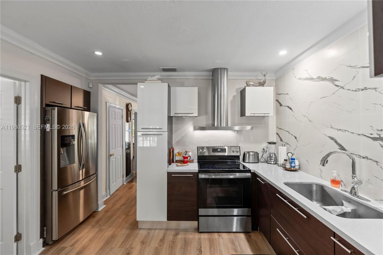 2532 SW 27 St , Miami, FL 33133 Photo