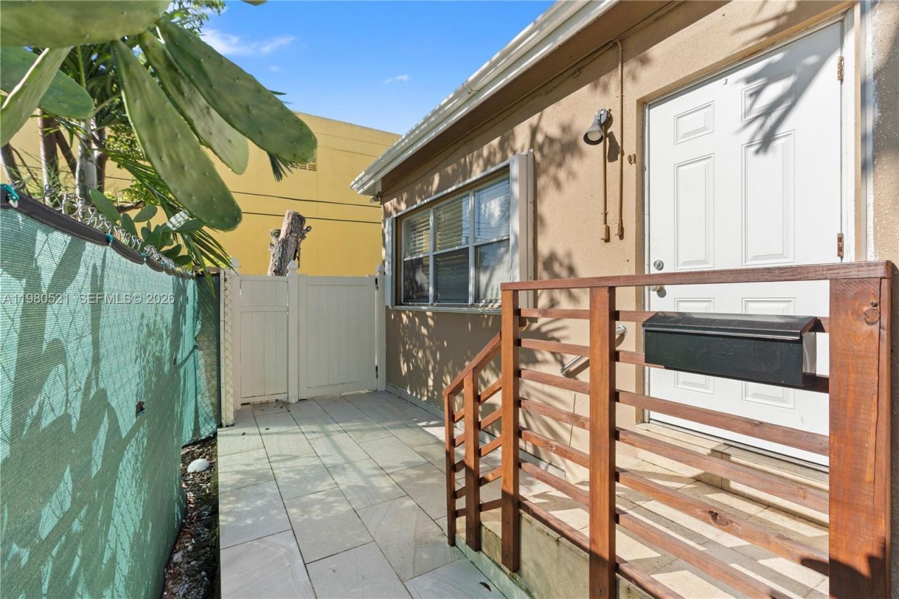 2532 SW 27 St , Miami, FL 33133 Photo