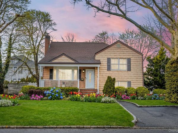 88 Evans Avenue, Albertson, NY 11507