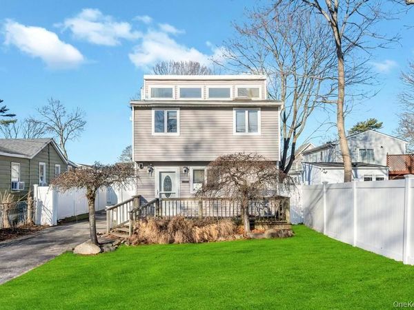 80 Parkway Boulevard , Ronkonkoma, NY 11779