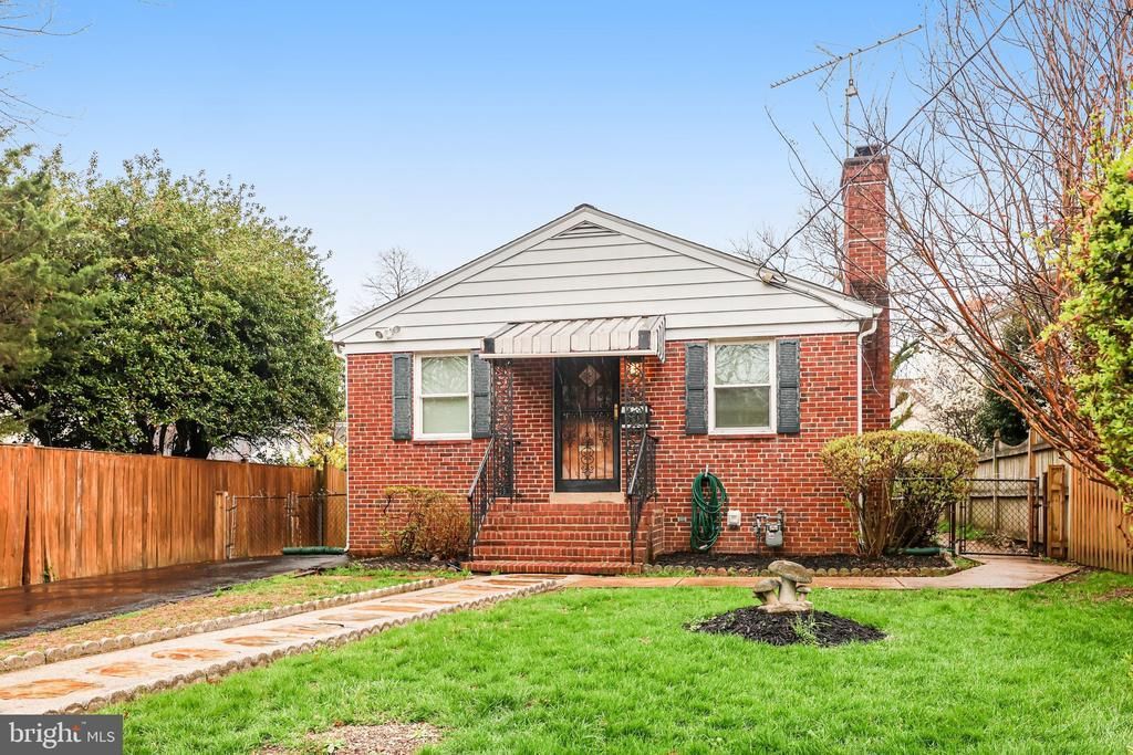 5618 7th Street N, Arlington, VA 22205 Main Photo