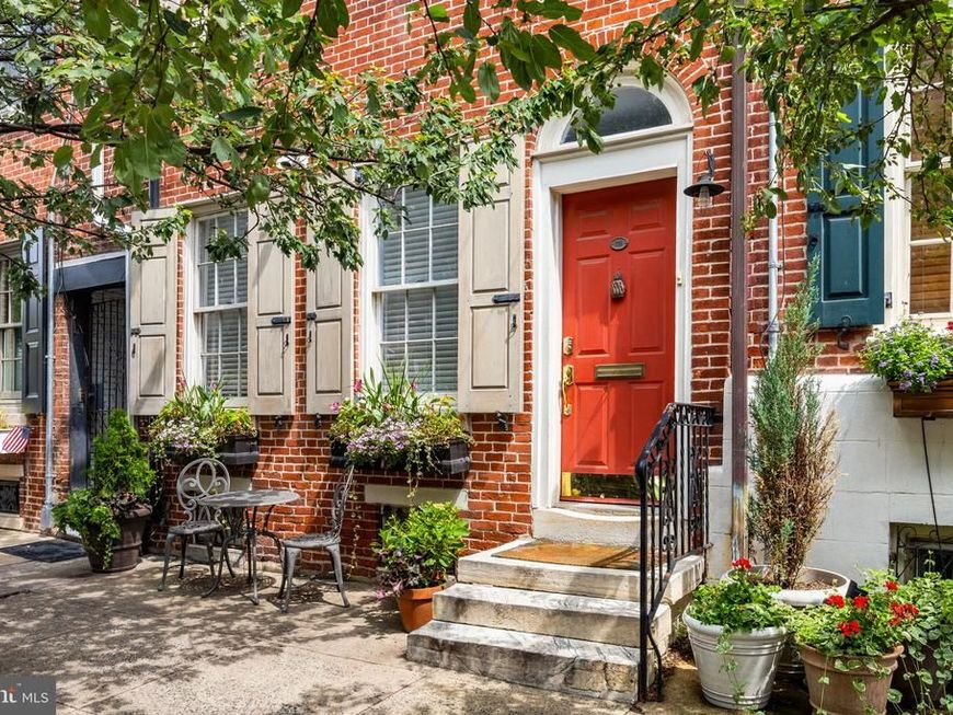 129 Bainbridge Street, Philadelphia, PA 19147 Main Photo