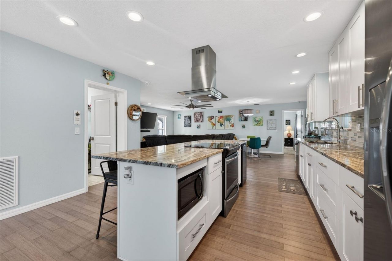 6548 19th Street N, Saint Petersburg, FL 33702 Photo