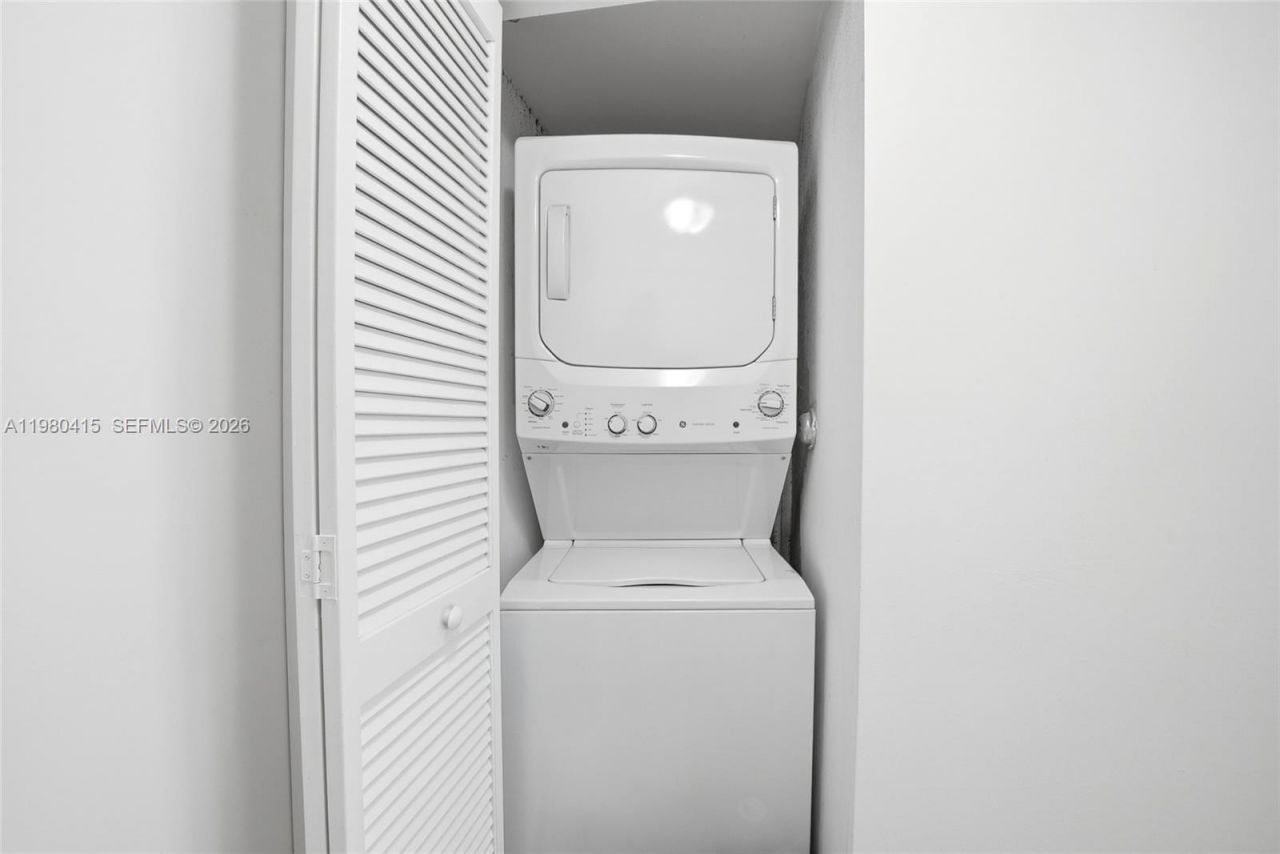 41 SE 5th St, Unit 2104, Miami, FL 33131 Photo