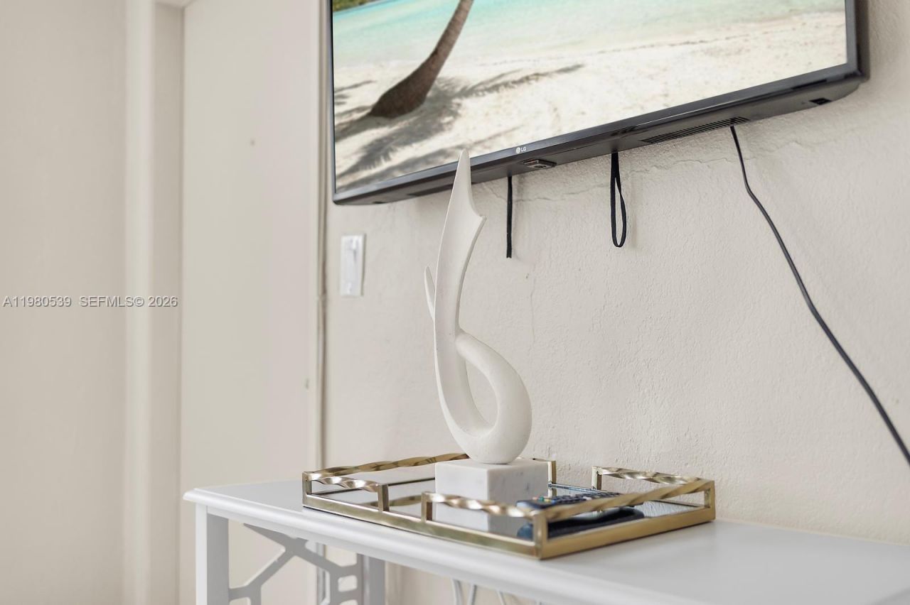 301 86th St , Unit 315-3A, Miami Beach, FL 33141 Photo