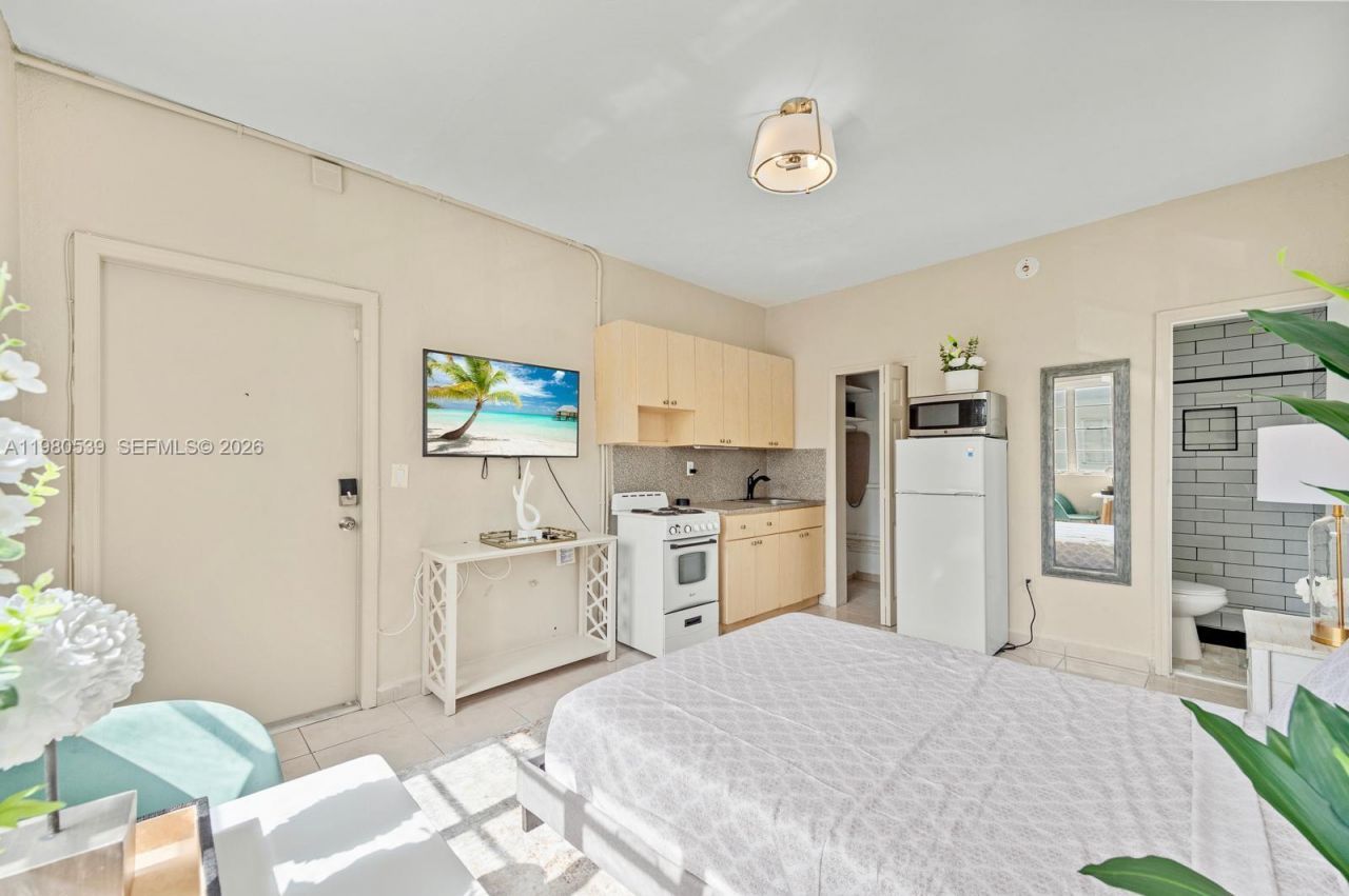 301 86th St , Unit 315-3A, Miami Beach, FL 33141 Photo