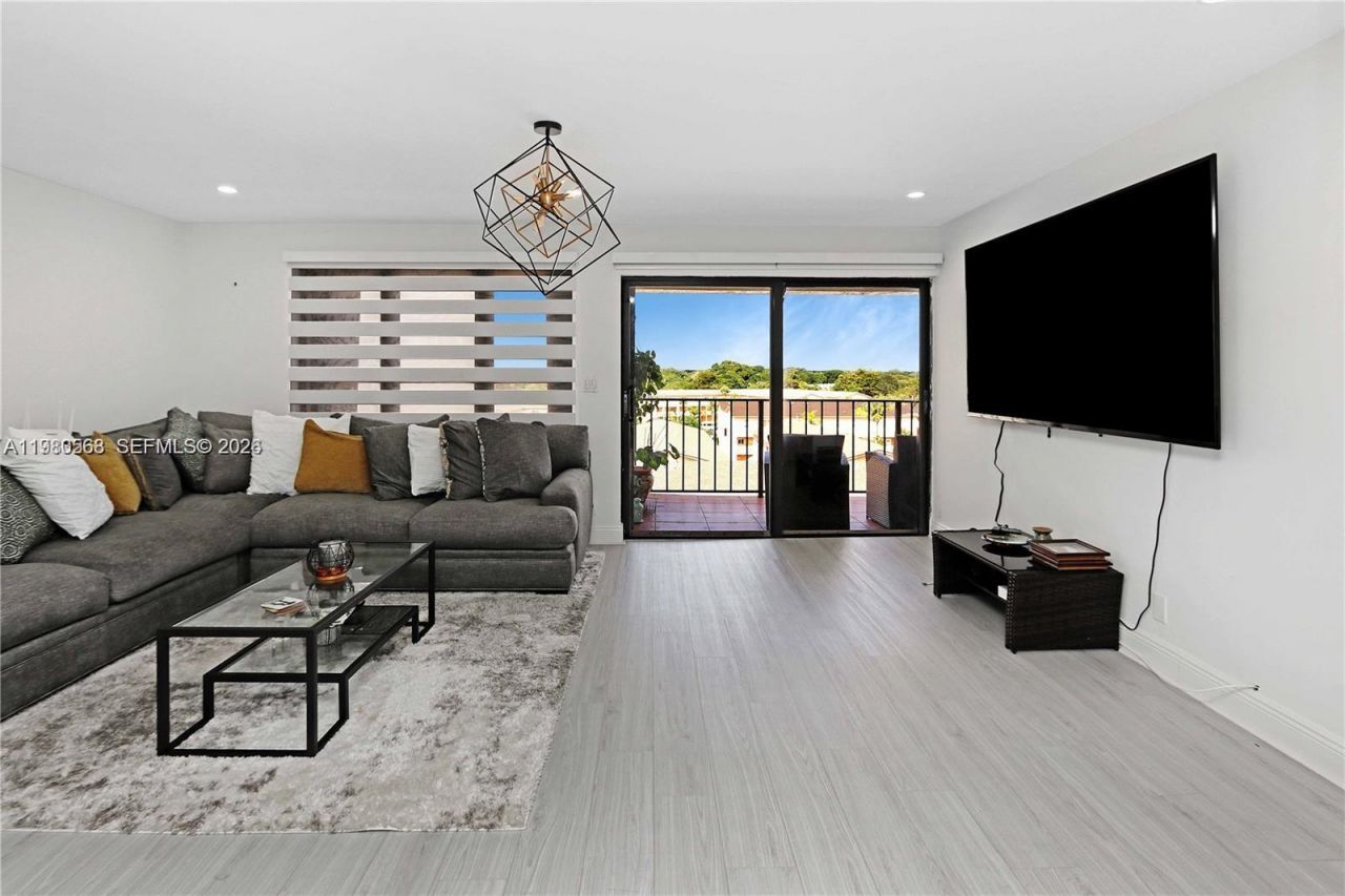 14203 SW 66th St, Unit 503, Miami, FL 33183 Photo