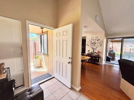 9328 Aizenberg Cir, Elk Grove, CA 95624 Photo