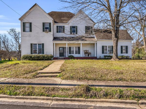 123 Cottrell St, West Point, MS 39773