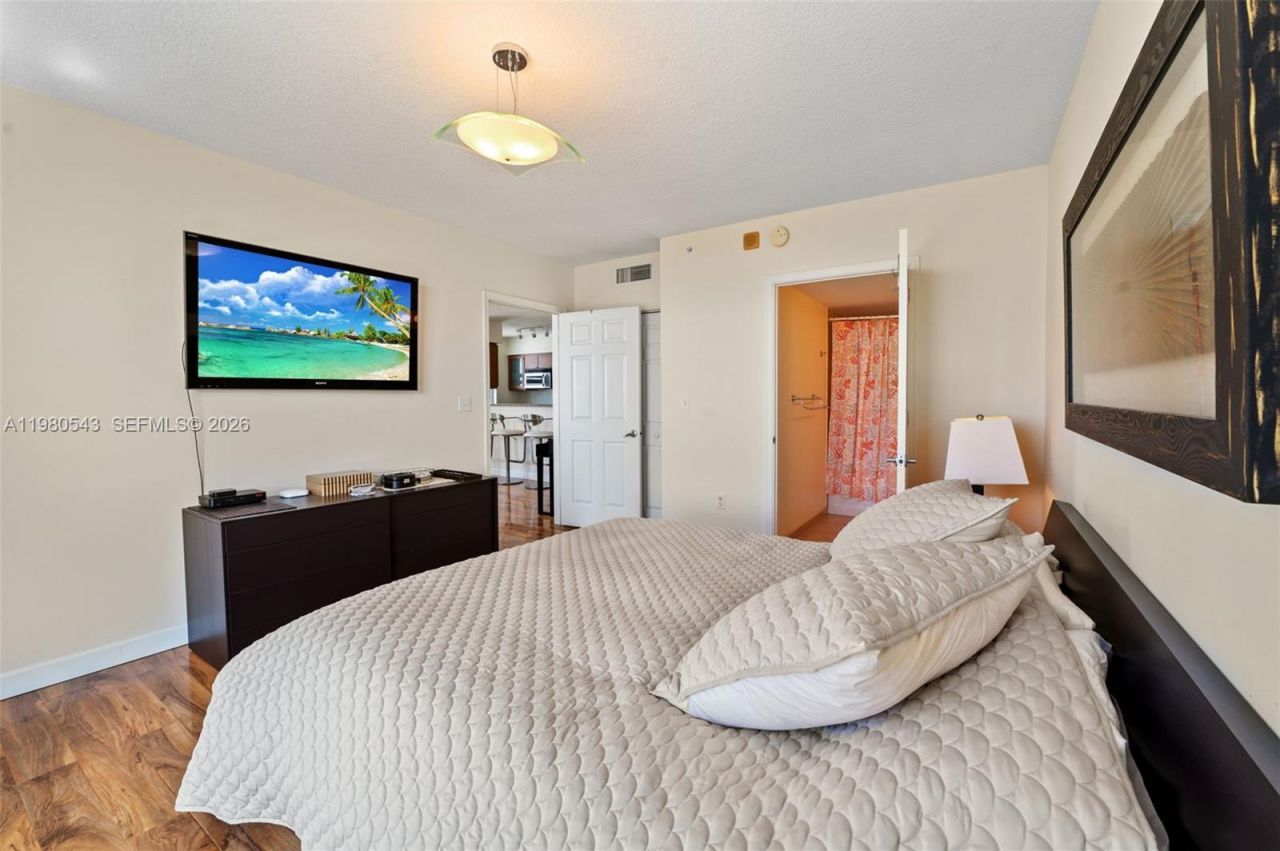 2080 S Ocean Dr, Unit 1402, Hallandale Beach, FL 33009 Photo