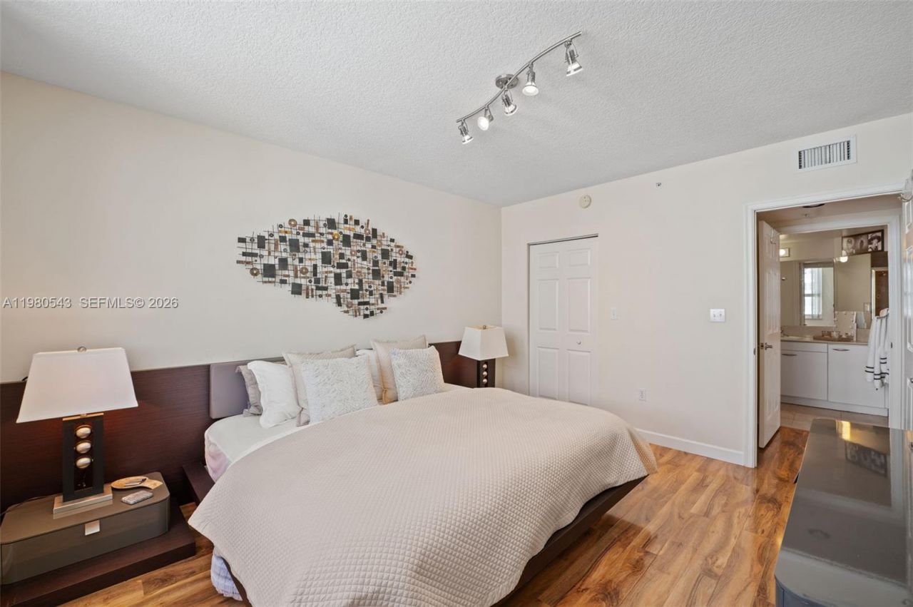 2080 S Ocean Dr, Unit 1402, Hallandale Beach, FL 33009 Photo