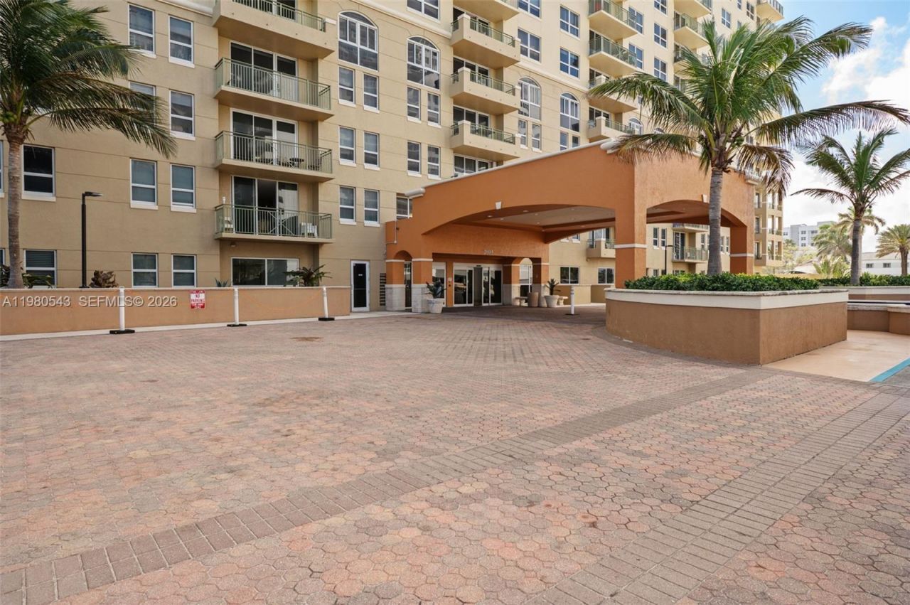2080 S Ocean Dr, Unit 1402, Hallandale Beach, FL 33009 Photo