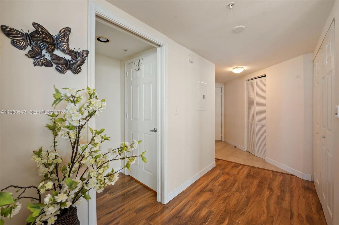 2080 S Ocean Dr, Unit 1402, Hallandale Beach, FL 33009 Photo