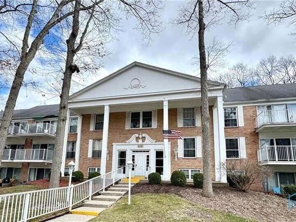 5679 Monroe Street, Sylvania, OH 43560