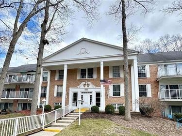 5679 Monroe Street, Sylvania, OH 43560