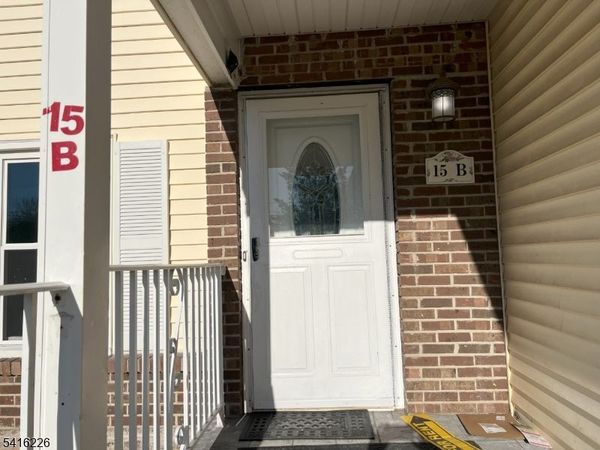 15 Delar Pkwy, Franklin, NJ 08823