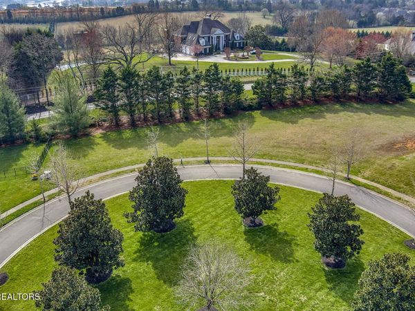 655 Stone Villa Lane, Knoxville, TN 37934