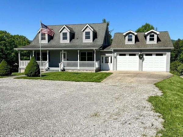 932 Old Buckeye Road, Buckeye, WV 24924