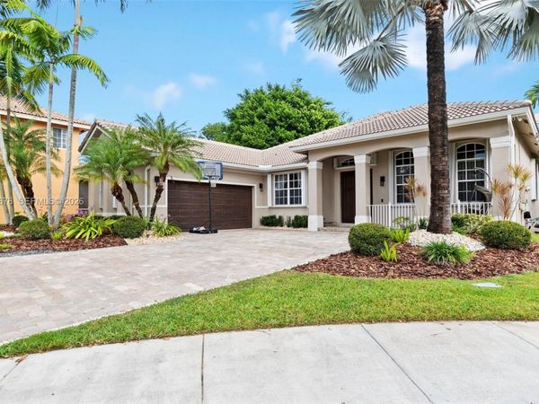 1533 Cardinal Way , Weston, FL 33327