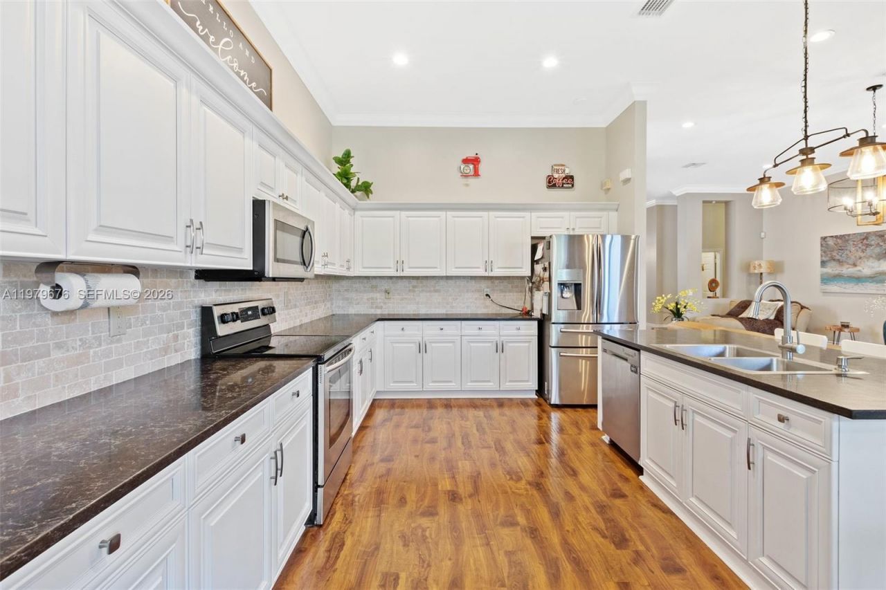 1533 Cardinal Way , Weston, FL 33327 Photo