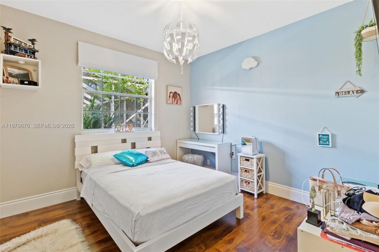 1533 Cardinal Way , Weston, FL 33327 Photo