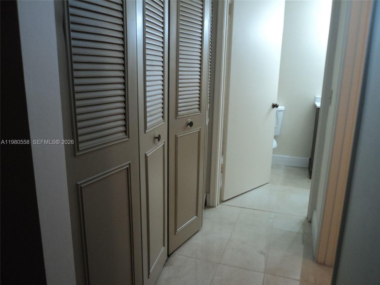 1301 NE 7th St, Unit 511, Hallandale Beach, FL 33009 Photo