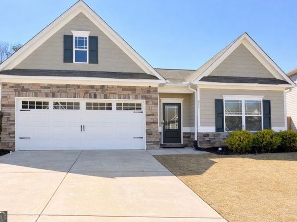 311 Eagles Bluff Way, Hoschton, GA 30548