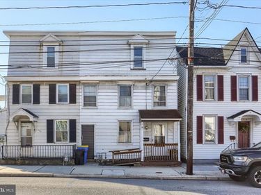 240 E MAIN STREET, MIDDLETOWN, PA 17057
