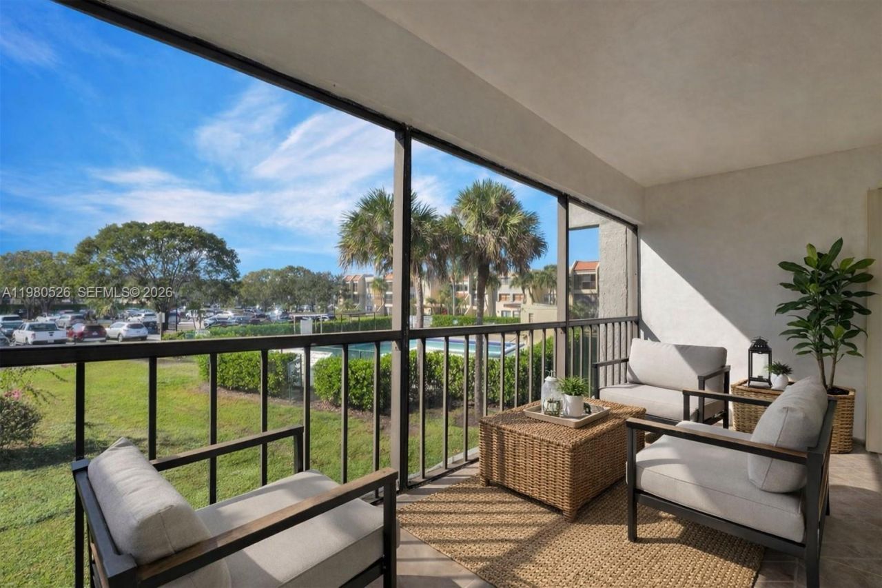 230 Lakeview Dr , Unit 206, Weston, FL 33326 Photo