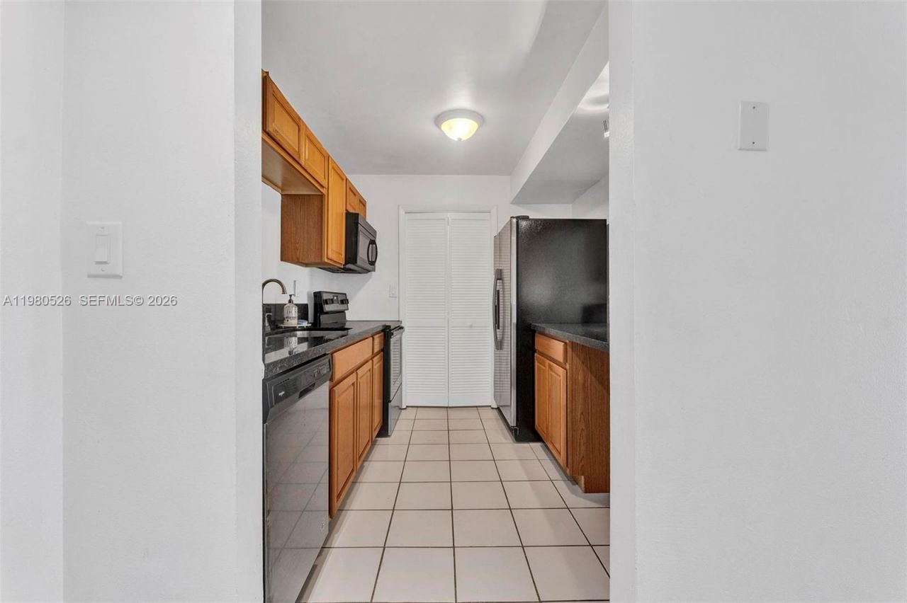 230 Lakeview Dr , Unit 206, Weston, FL 33326 Photo