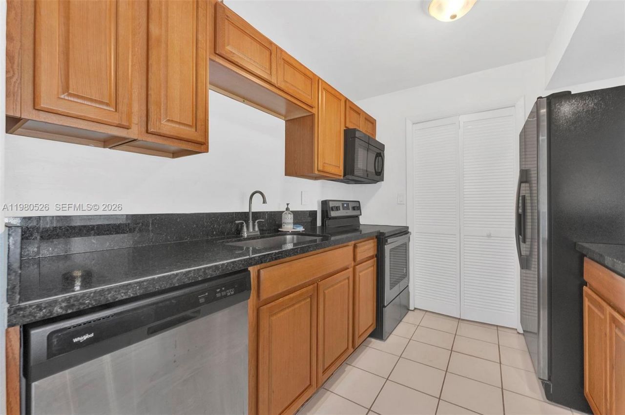 230 Lakeview Dr , Unit 206, Weston, FL 33326 Photo