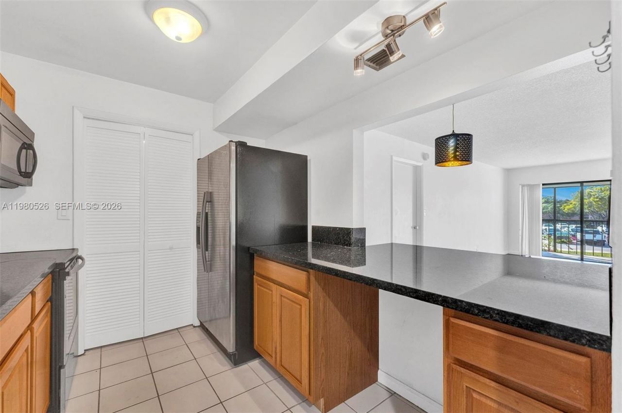 230 Lakeview Dr , Unit 206, Weston, FL 33326 Photo