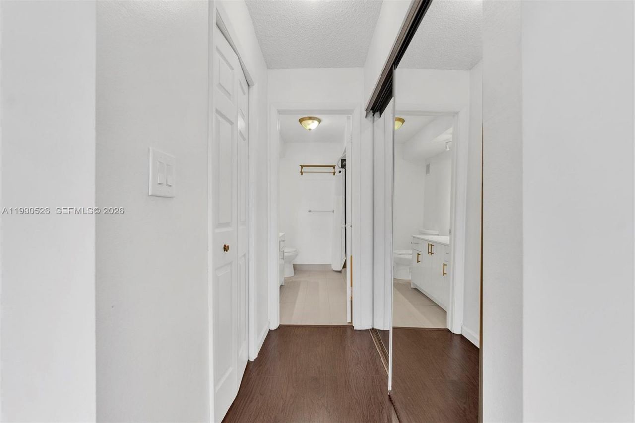 230 Lakeview Dr , Unit 206, Weston, FL 33326 Photo