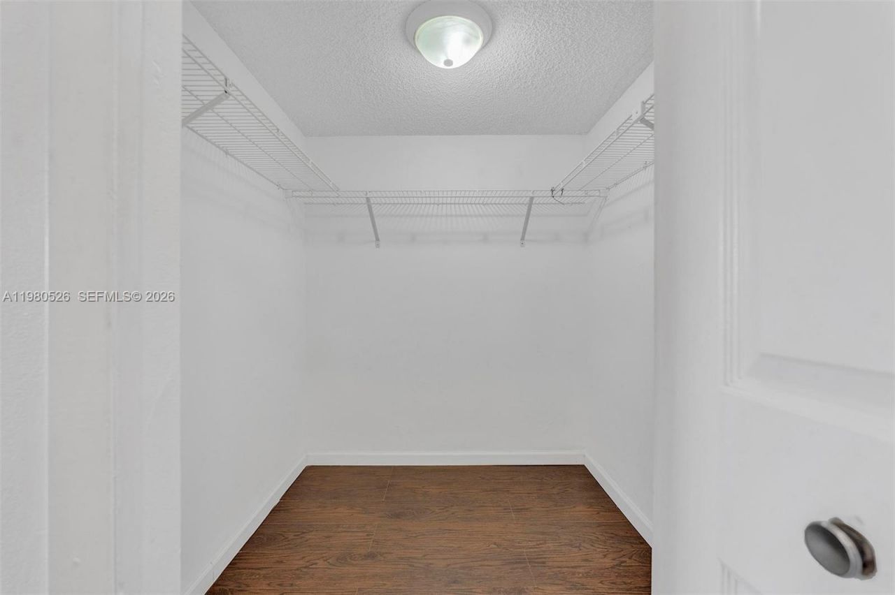 230 Lakeview Dr , Unit 206, Weston, FL 33326 Photo