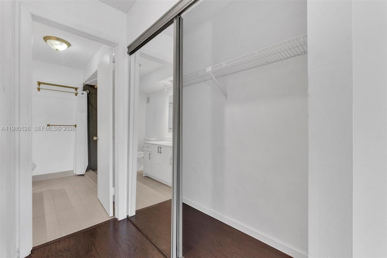 230 Lakeview Dr , Unit 206, Weston, FL 33326 Photo