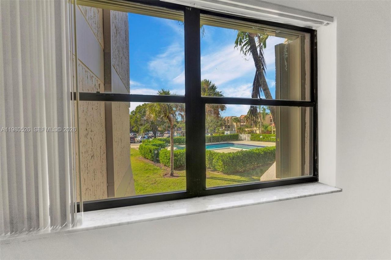 230 Lakeview Dr , Unit 206, Weston, FL 33326 Photo