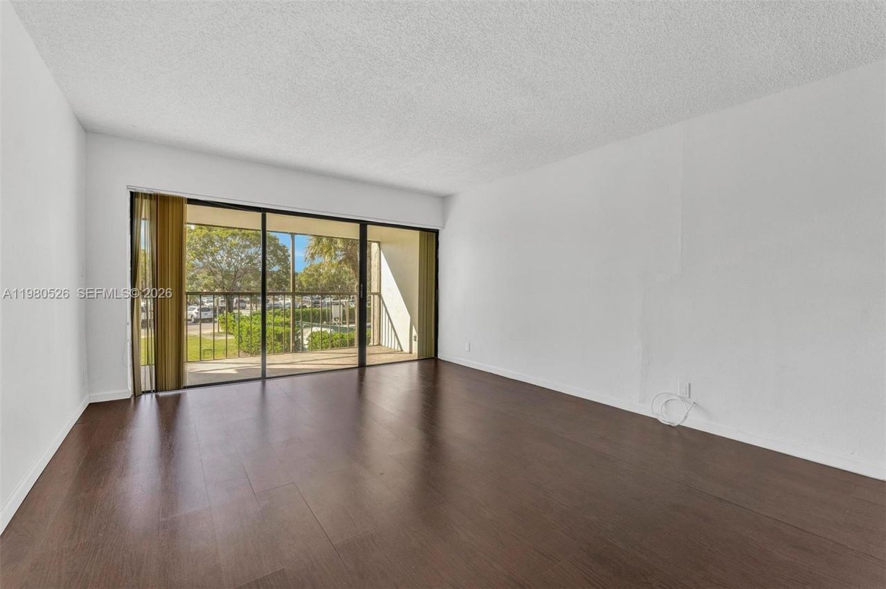 230 Lakeview Dr , Unit 206, Weston, FL 33326 Photo