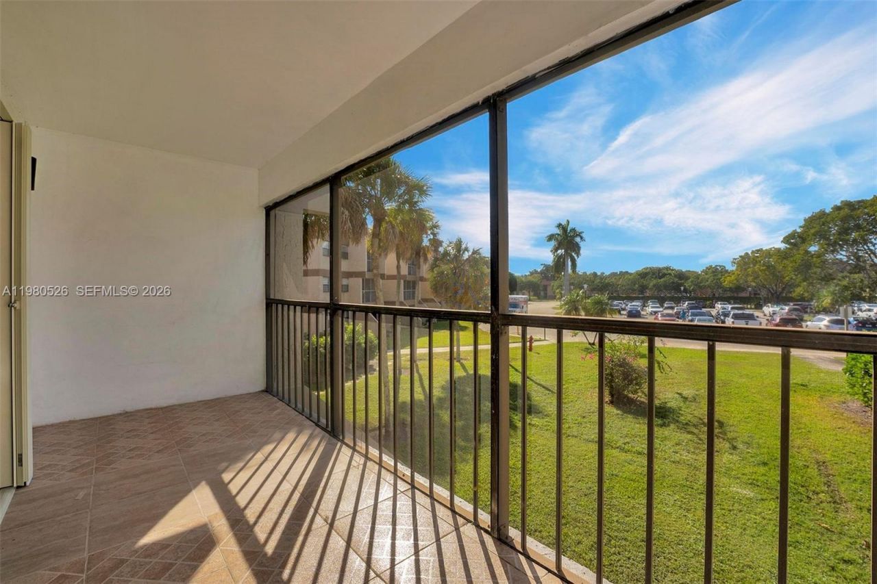 230 Lakeview Dr , Unit 206, Weston, FL 33326 Photo