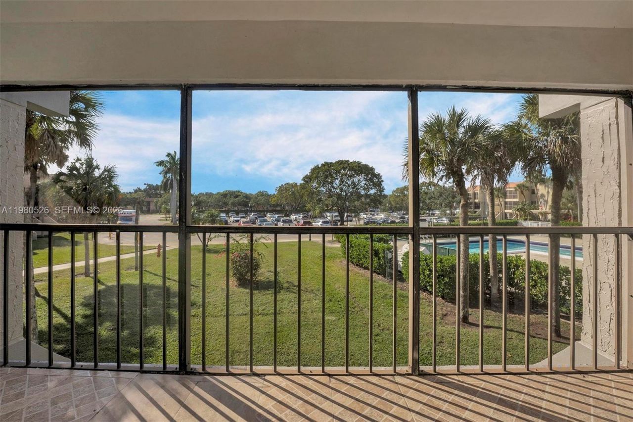 230 Lakeview Dr , Unit 206, Weston, FL 33326 Photo