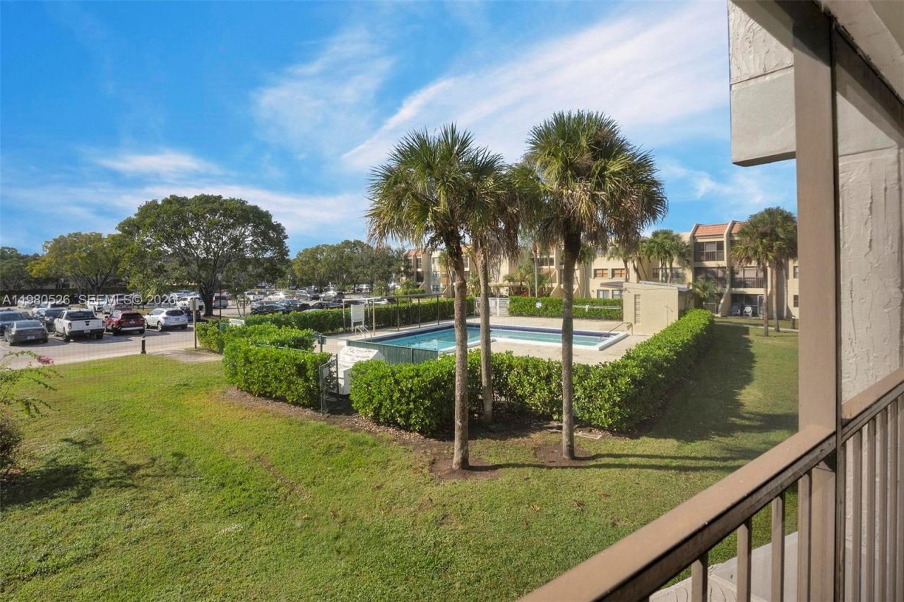 230 Lakeview Dr , Unit 206, Weston, FL 33326 Photo
