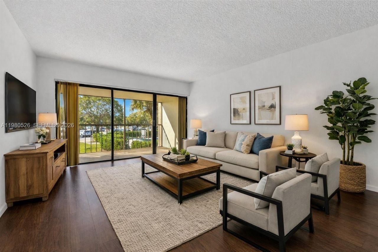 230 Lakeview Dr , Unit 206, Weston, FL 33326 Photo