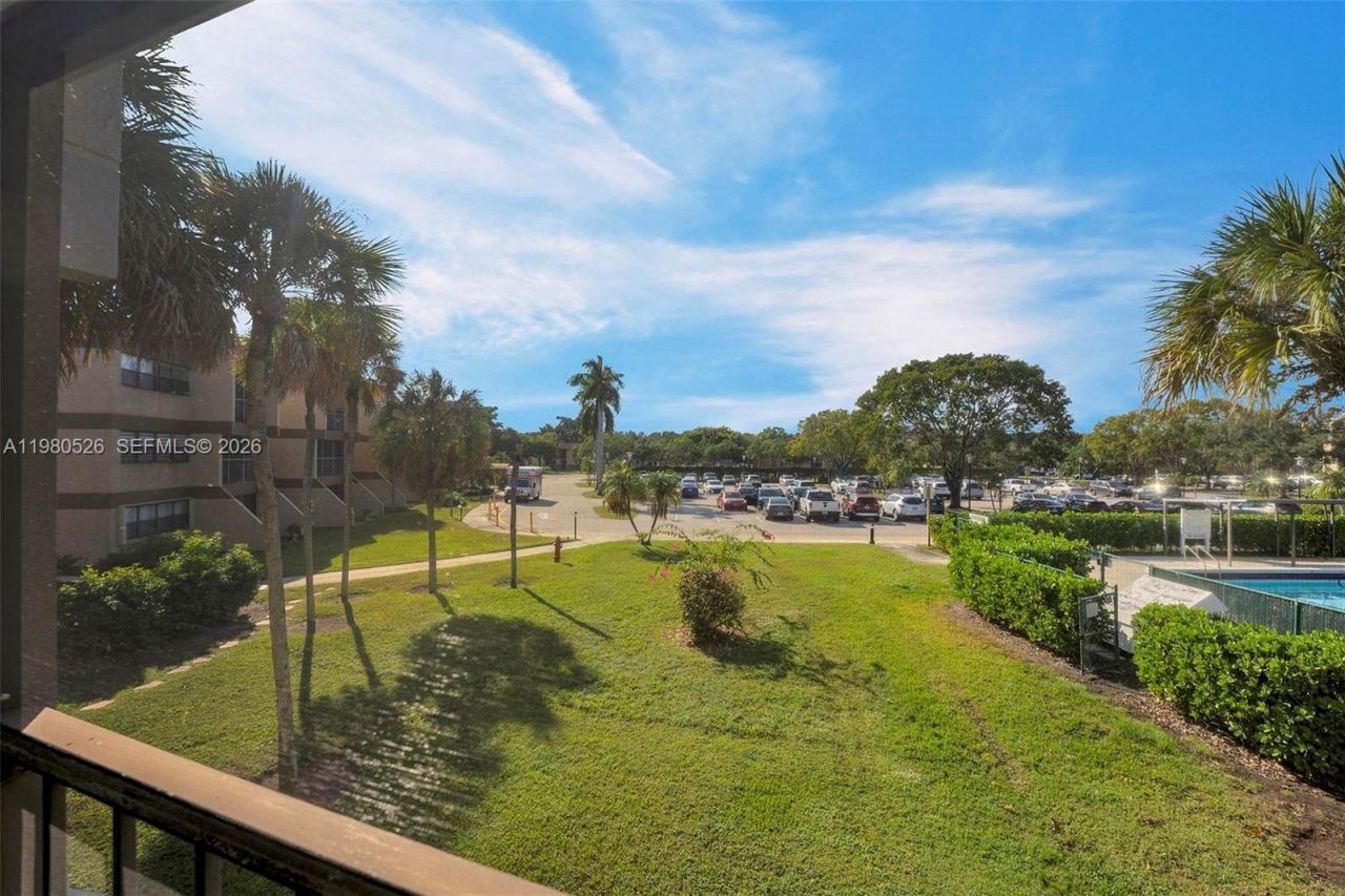 230 Lakeview Dr , Unit 206, Weston, FL 33326 Photo