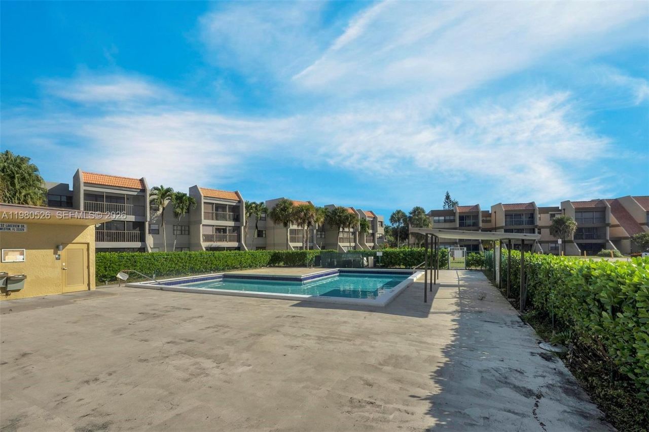 230 Lakeview Dr , Unit 206, Weston, FL 33326 Photo