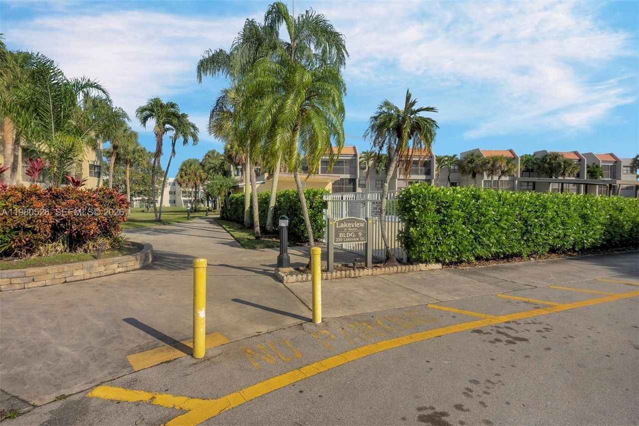 230 Lakeview Dr , Unit 206, Weston, FL 33326 Photo