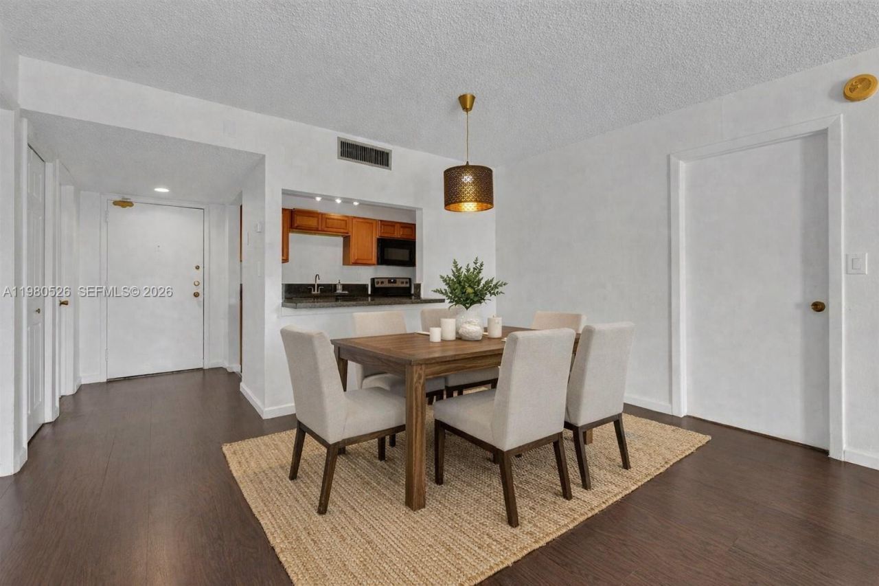 230 Lakeview Dr , Unit 206, Weston, FL 33326 Photo